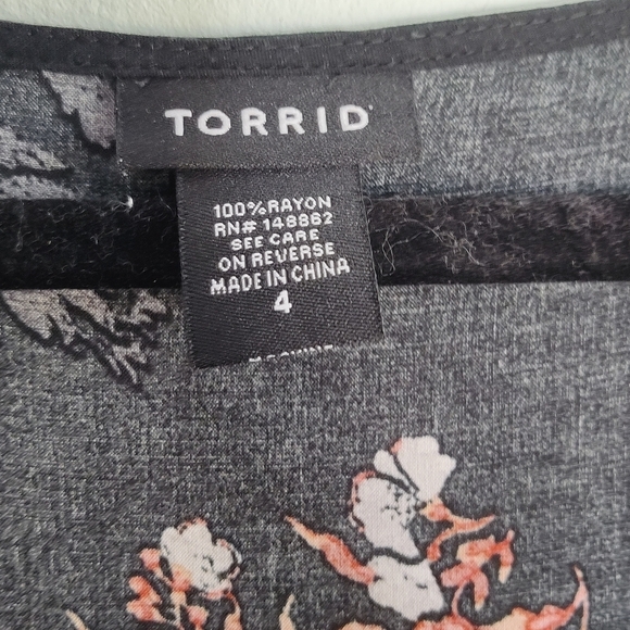 Torrid FLORAL PRINT BELL SLEEVE CHALLIS BLOUSE - Picture 10 of 11